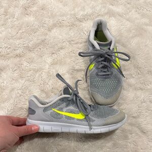 Nike youth Free RN 2017 running shoes Boys Athletic Sneakers Size 3.5 Y